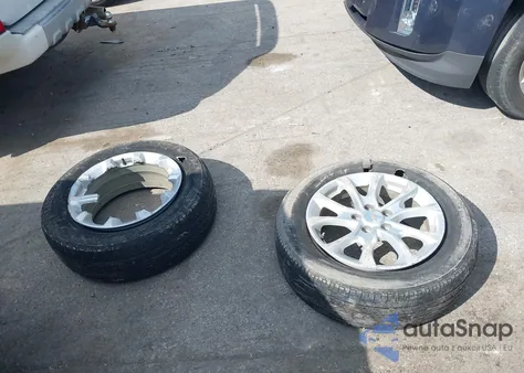 2019 Chevrolet Equinox Ls z USA, uszkodzony, nr VIN 2GNAXSEV2K6194435